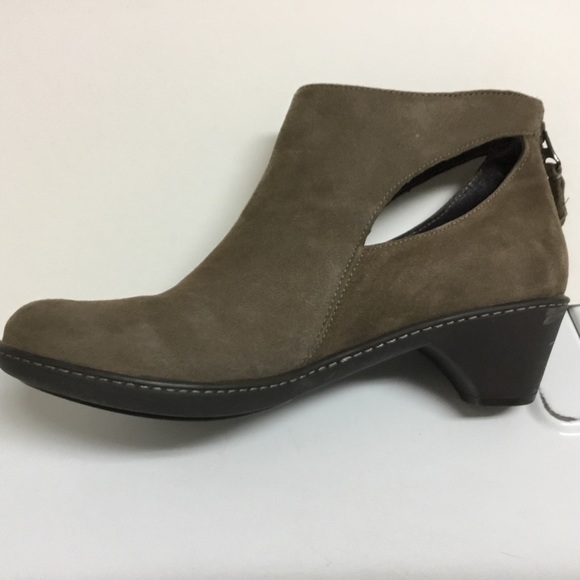 Dansko Bonita tan suede ankle boot with cut outs / EUC - Picture 12 of 16